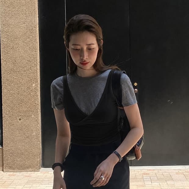 리포스 V Neck Sleeveless T-shirts (Black)