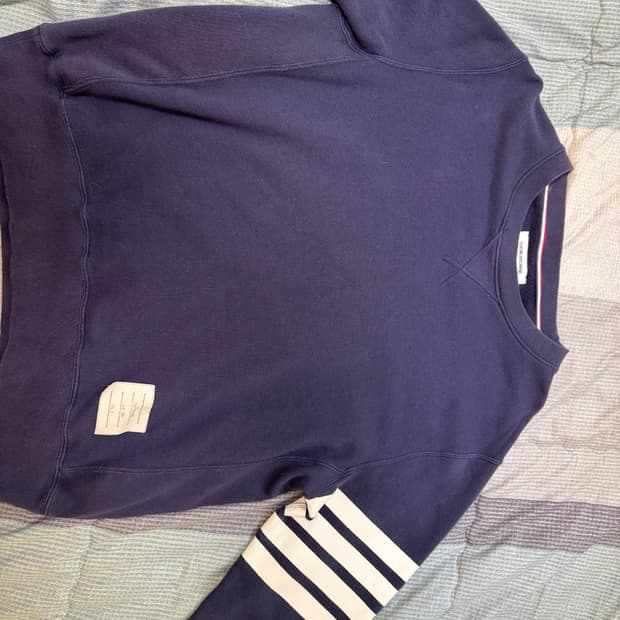 톰브라운 맨투맨 네이비