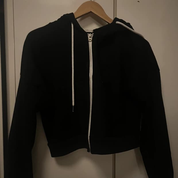 크롭 블랙 후드집업