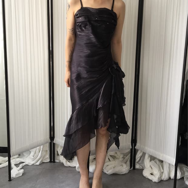 Glossy ribbon point unbalanced dress