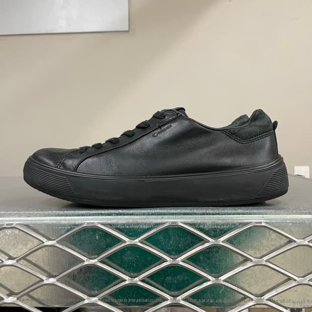 에코 스트릿 트레이 스니커즈 265