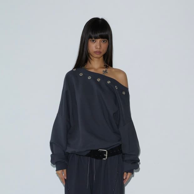 분트 Unbalance Stud Sweatshirt 