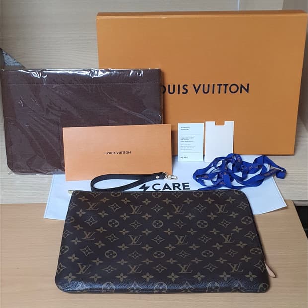 루이비통 에튀보야주MM 클러치/클러치백 새상품급 정품(감정서O)