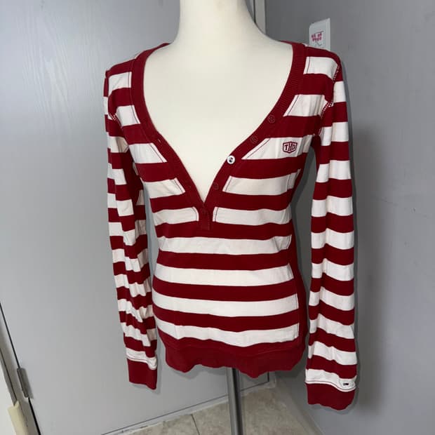 Y2K 핫걸 브이넥 타미 슬림티 