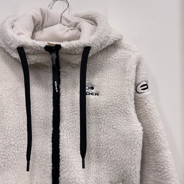 아이더 자수로고 뽀글이 후드 집업 플리스