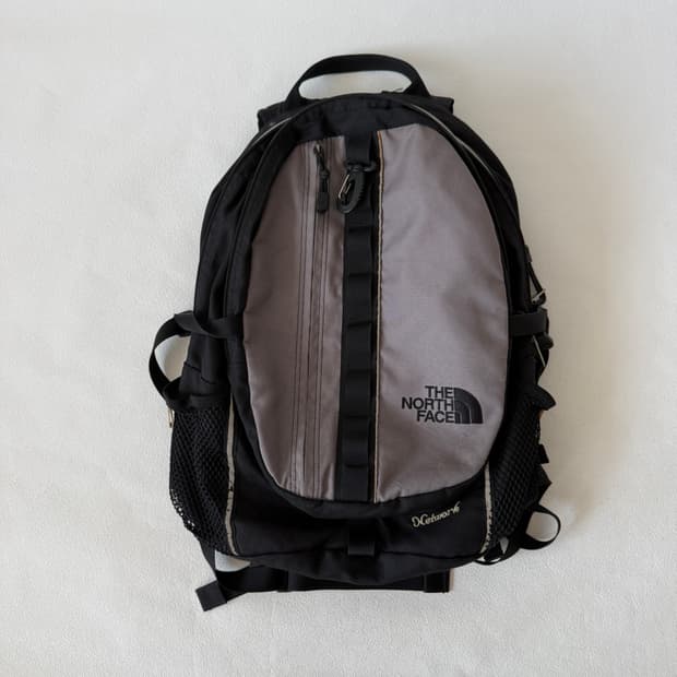 노스페이스(THE NORTH FACE) 백팩(뒷면 하단 헤짐)