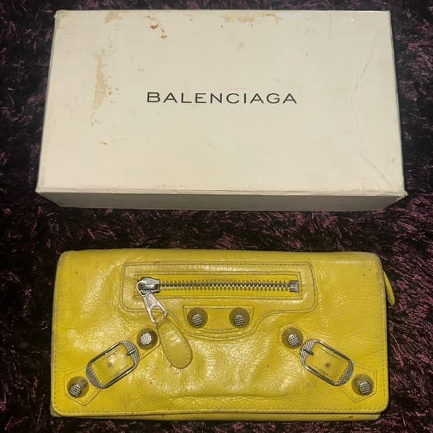 발렌시아가 장지갑 사용감 많음 중고