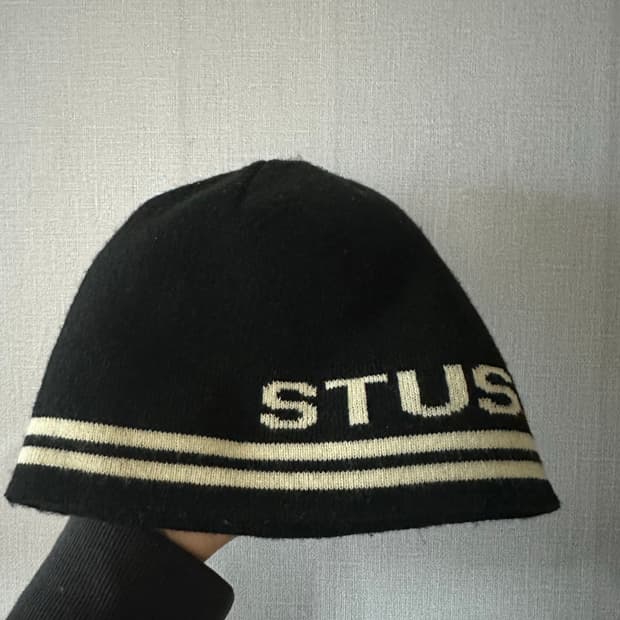 스투시 자카드 스트라이프 스컬캡 비니 블랙