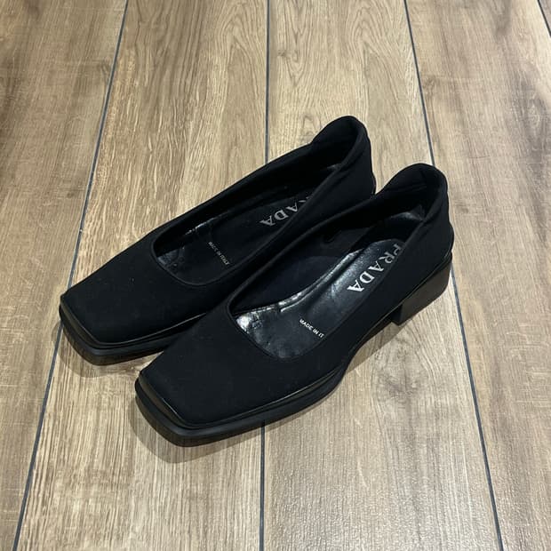 Prada 로퍼 구두 37 1/2