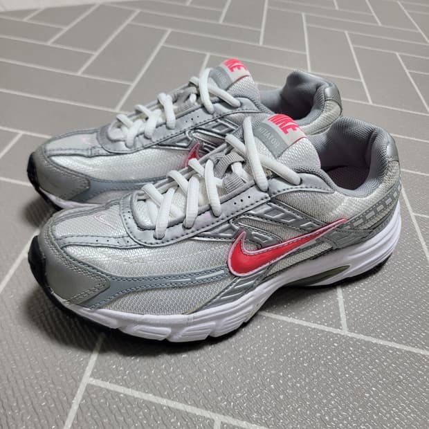 나이키 이니시에이터 실버핑크 운동화 225cm