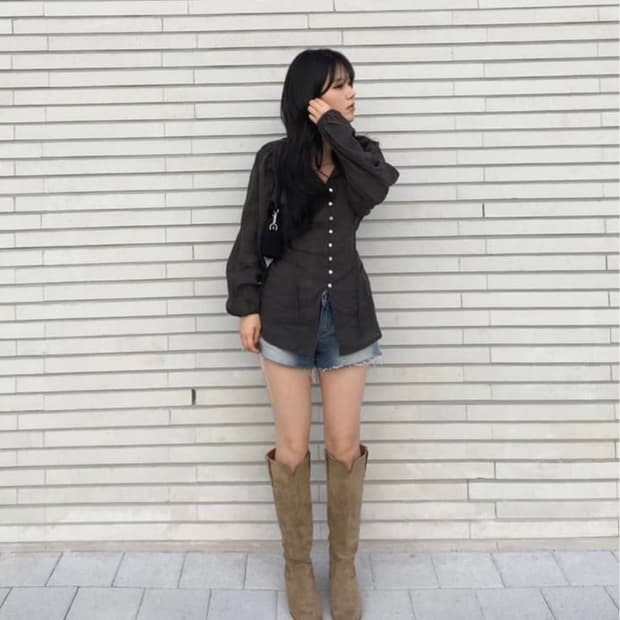 아워캐비넷 블라우스 (1번 시착)