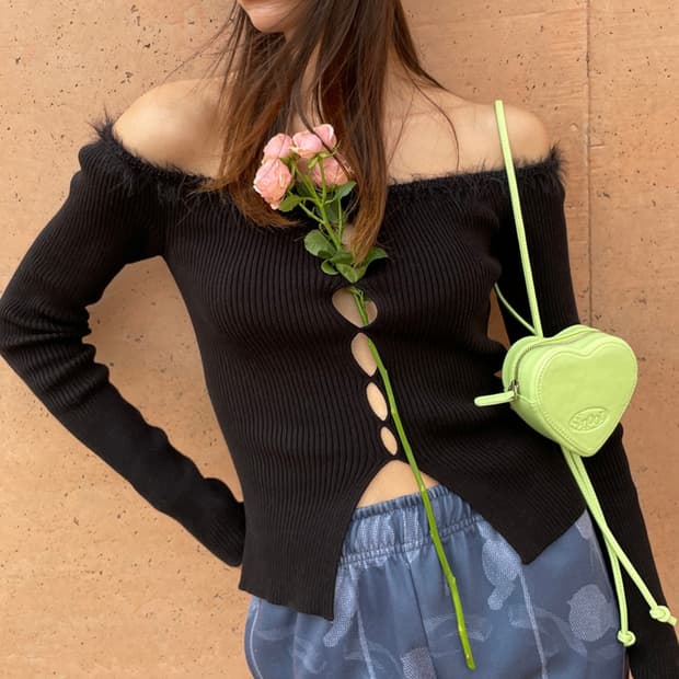 시눈 fur off shoulder sweater