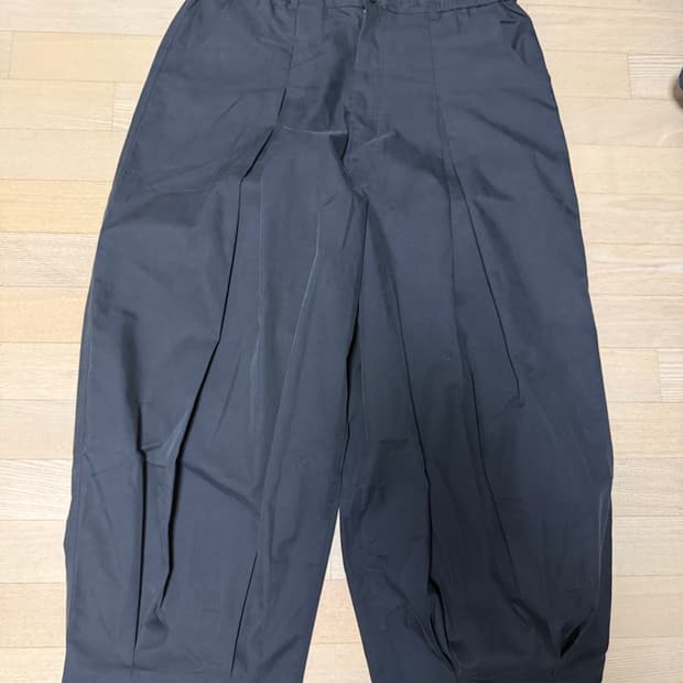 앵글런 Unbalance Long Tuck Balloon Pants