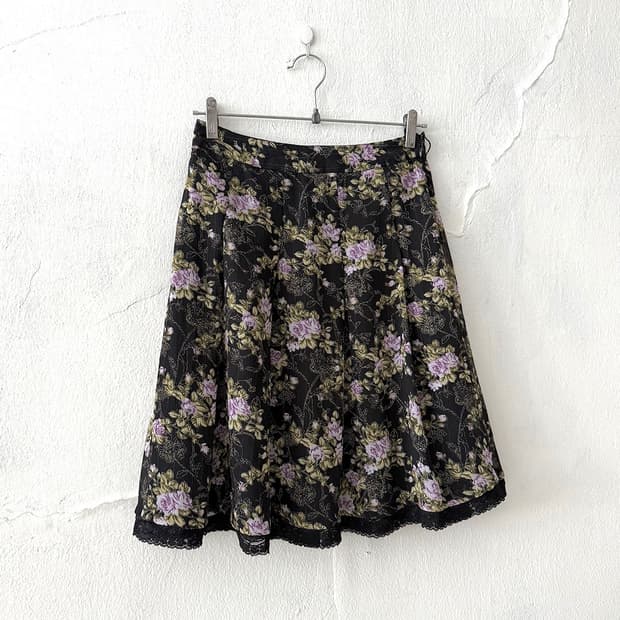 Black Floral Lace Trim Pleated Skirt