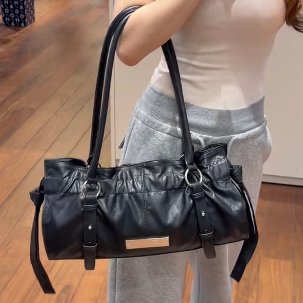 마뗑킴 matin kim 셔링 티어 버클 숄더백 블랙