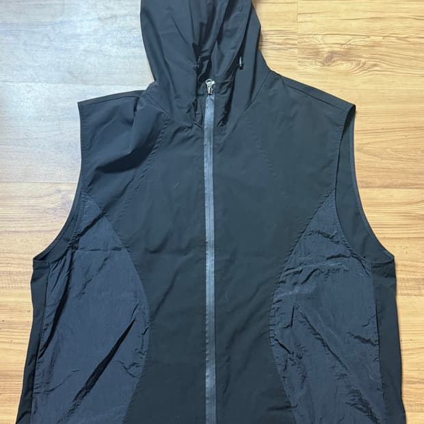 블랙 후드 바람막이 조끼 베스트