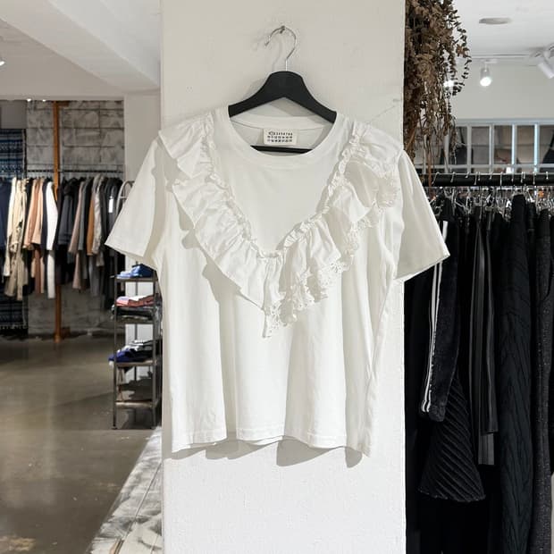 mm6 화이트 프릴 하프 티셔츠