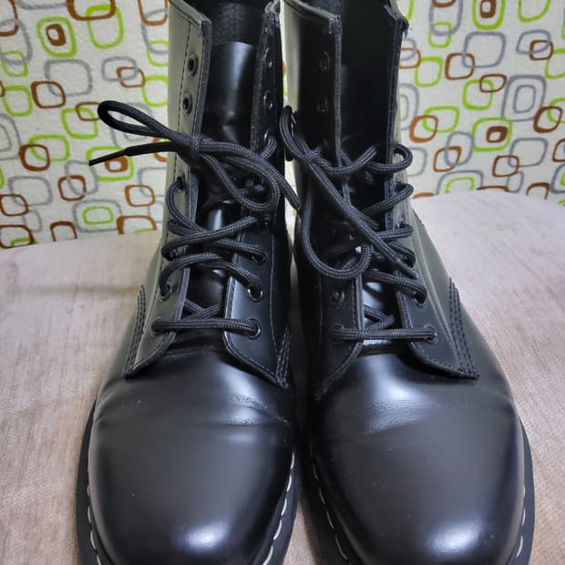 닥터마틴 1460모델 8홀 흰색스티치 280사이즈