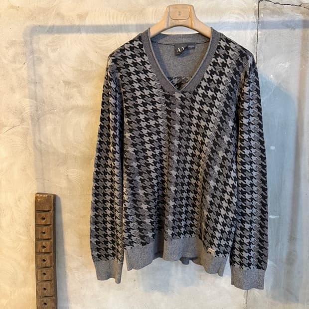 아르마니 익스체인지 브이넥 니트 100