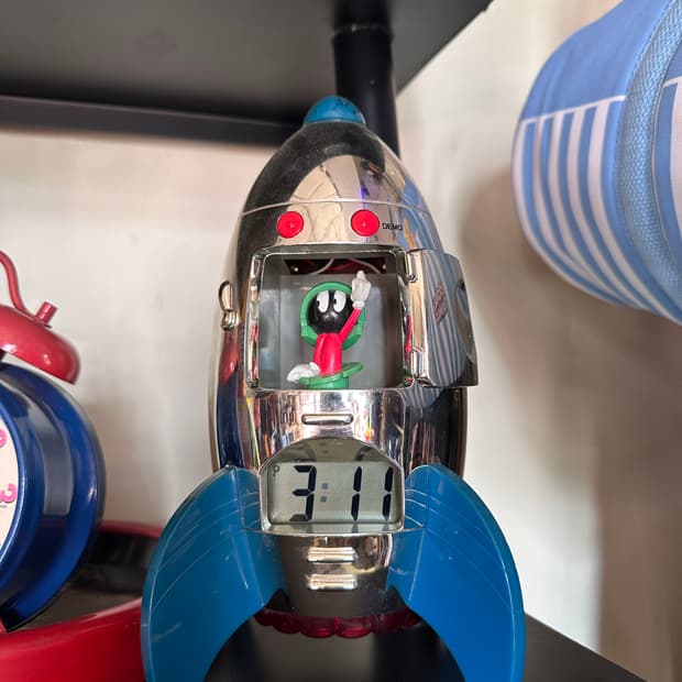 루니툰즈 마빈 빈티지 시계