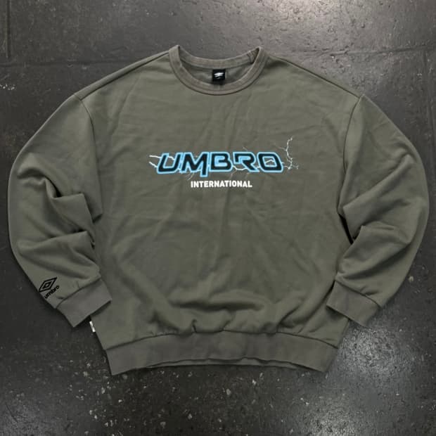 105 엄브로 맨투맨 