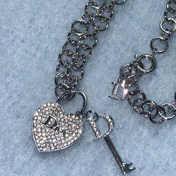 디올 러브락 목걸이