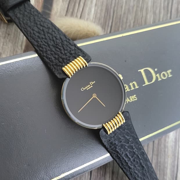 [연말세일]정품 크리스찬디올 블랙문 골드 쿼츠시계[정품 박스포함]