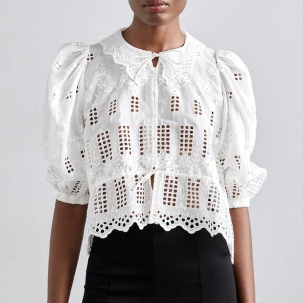마쥬 오픈워크 자수 블라우스