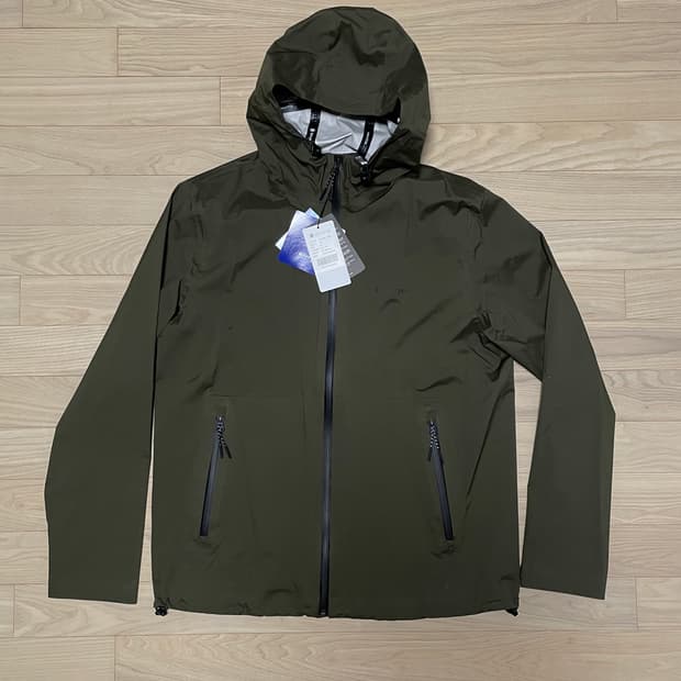 스노우피크 올리브색 바람막이 팝니다