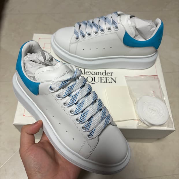 새상품(225)알렉산더맥퀸 오버솔 스니커즈 블루
