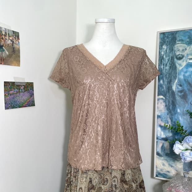 beigebrown lace v-neck top(size-L)