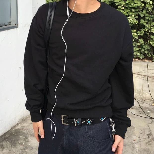 단 스튜디오 크롭 맨투맨