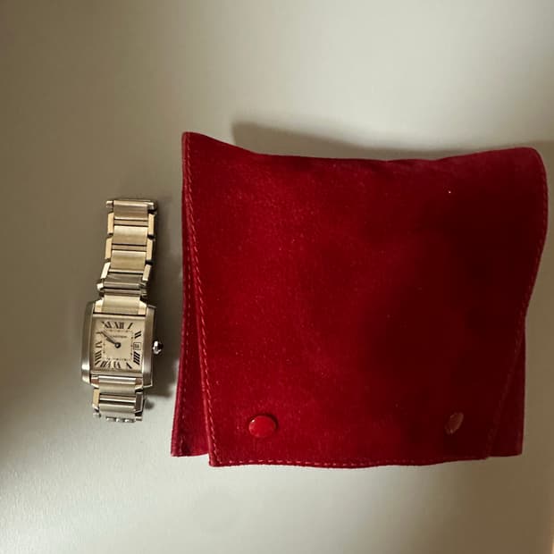 까르띠에 탱크 프랑세즈 미디움 구형 팝니다