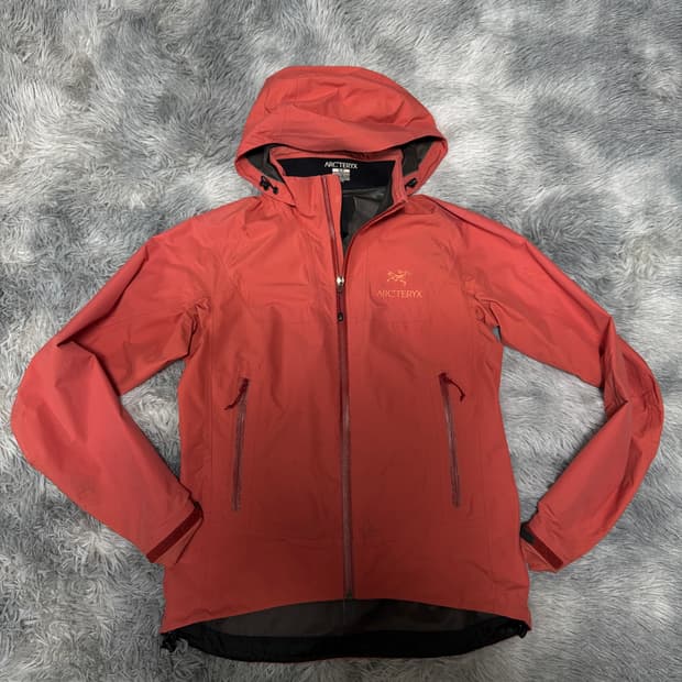 아크테릭스 여성바람막이 S사이즈