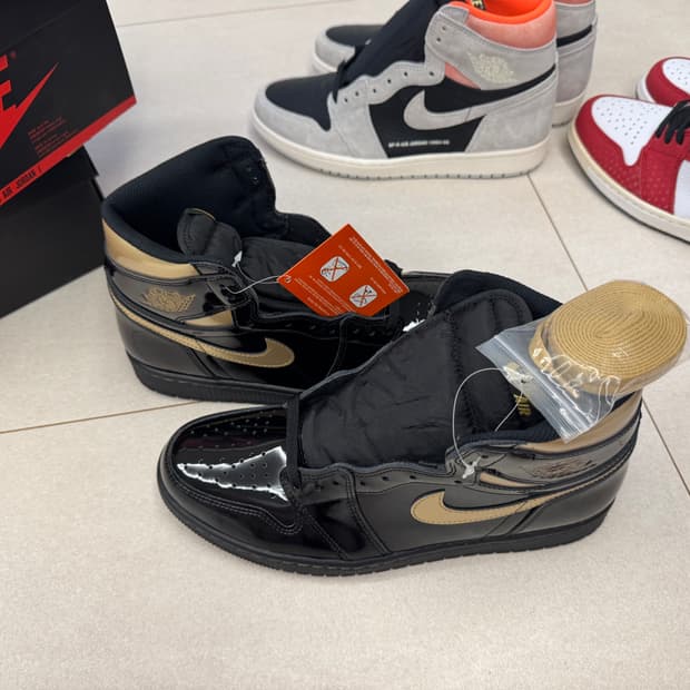 Jordan 1 Retro High OG Metallic Gold 285
