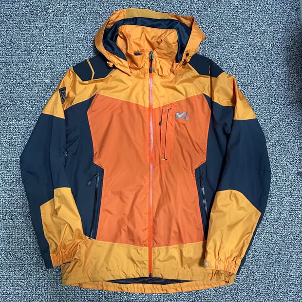(100) 밀레 오렌지색 바람막이 자켓