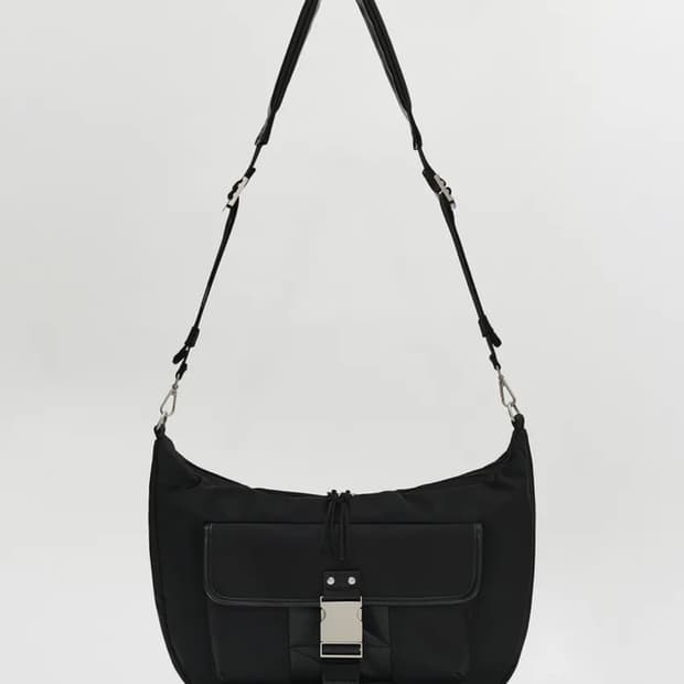 메종미네드 BUCKLE STRAP HOBO BAG