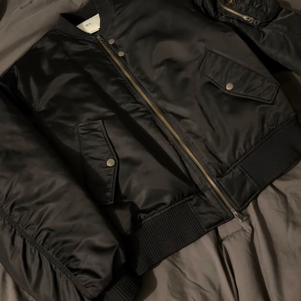 이에이 POUCH BOMBER JACKET Black