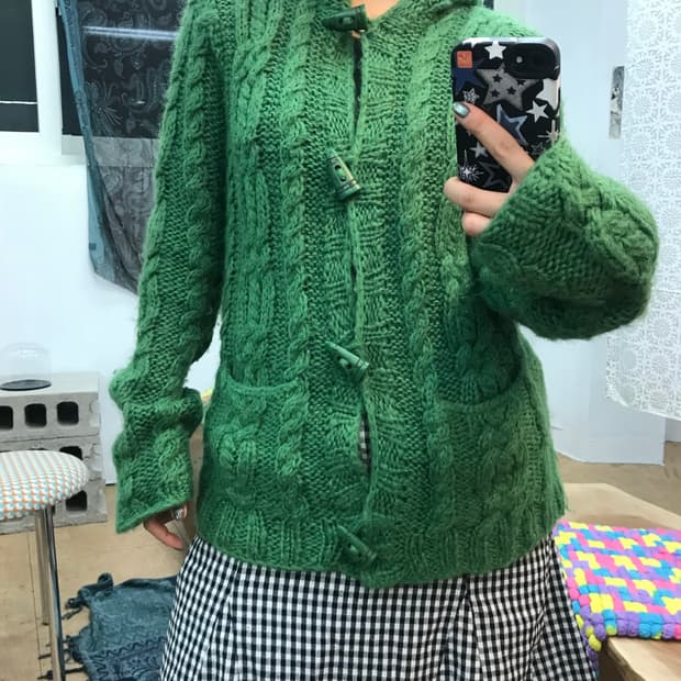 베네통 여성 케이블 떡볶이단추 니트 가디건 