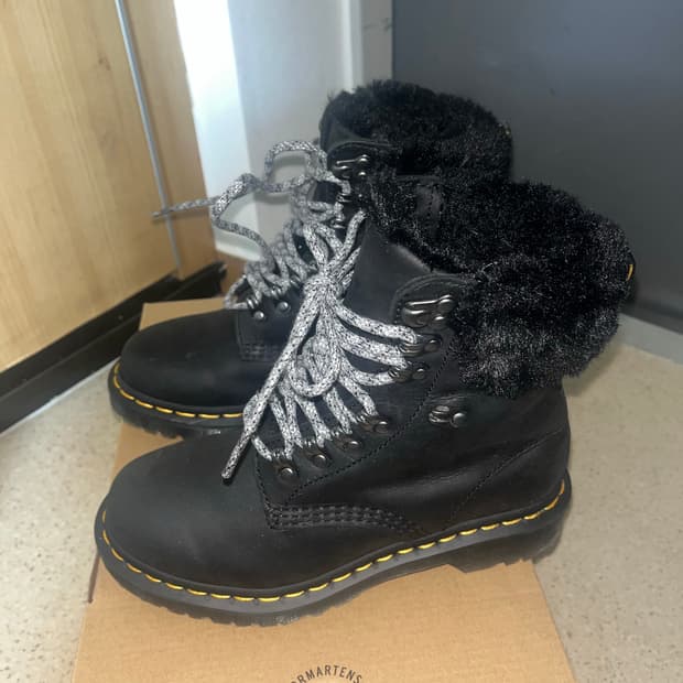 닥터마틴 1460 세레나 칼라 퍼 부츠 워커 220 새상품