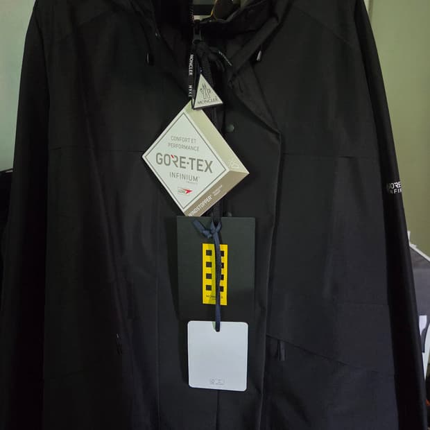 몽클레어 X HYKE 고어텍스 자켓 블랙