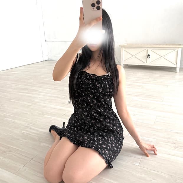 Black Ditsy Floral Crinkled Mini Dress