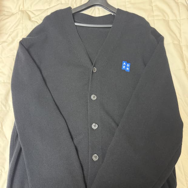 아더에러 시그니피컨트 TRS/BL 01 가디건