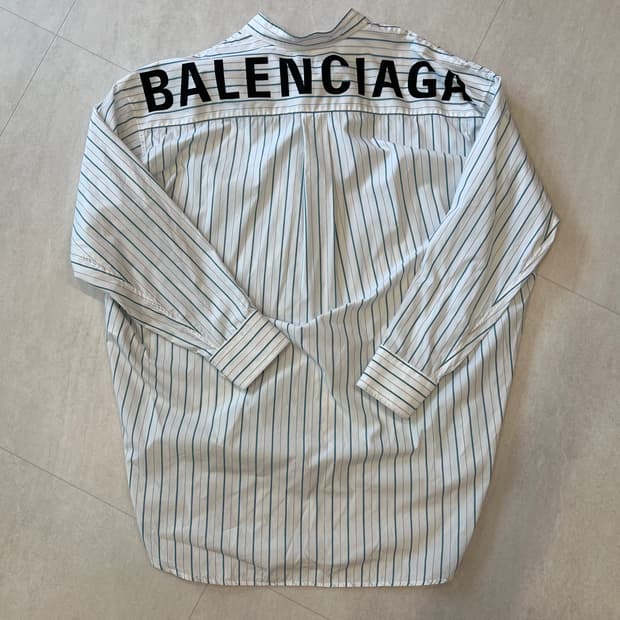 발렌시아가 백로고 셔츠