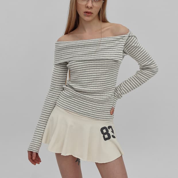 블랙업 스트라이프 오프숄더 탑