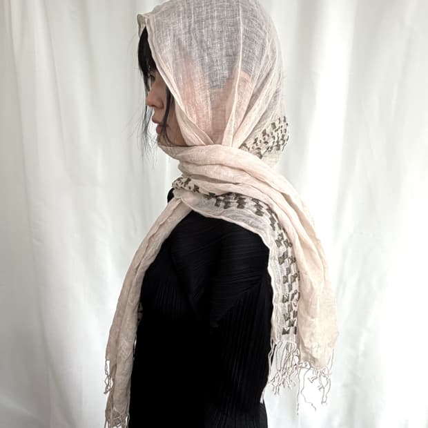 베이지 스터드 숄 스카프