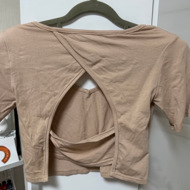 백리스 어깨패드 크롭 반팔티