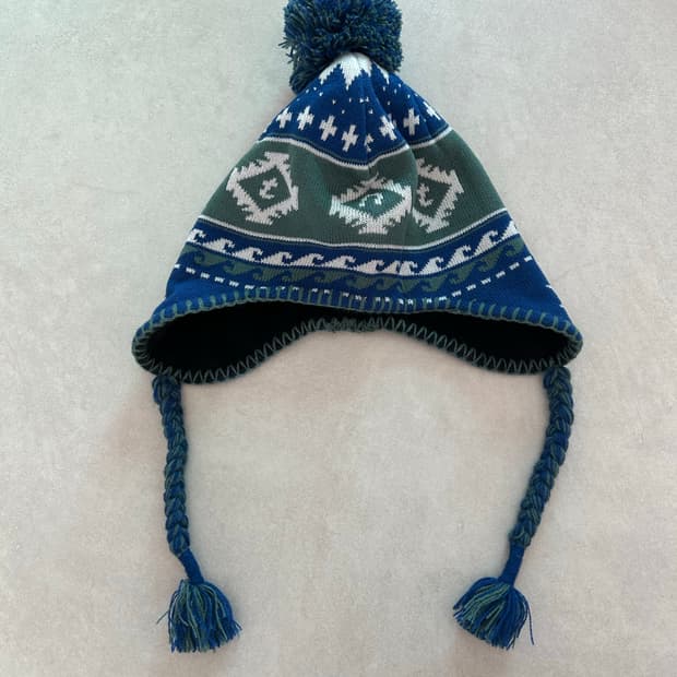 디스이즈네버댓 방울 비니