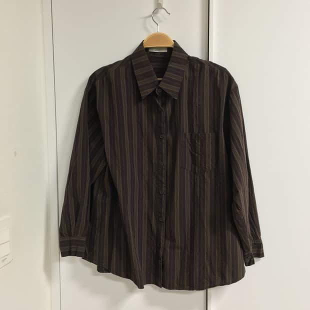 브라운 스트라이프 오버핏 셔츠