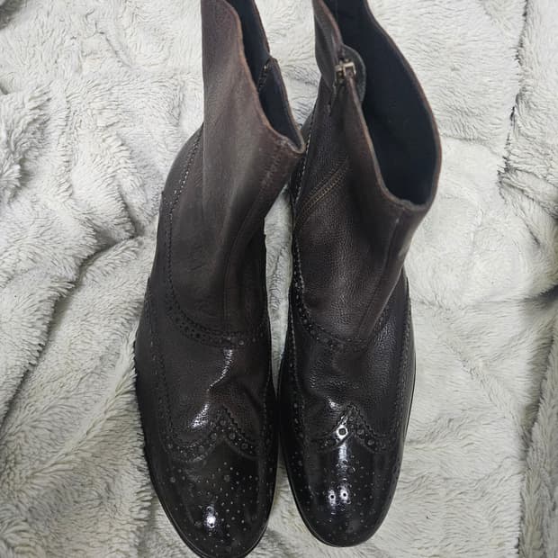 휴고보스 가죽 앵글 부츠 41사이즈